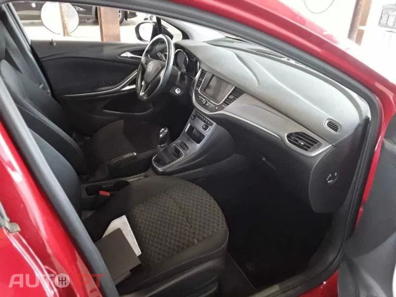 Opel Astra Sports Tourer 1.2 Turbo Business Edition