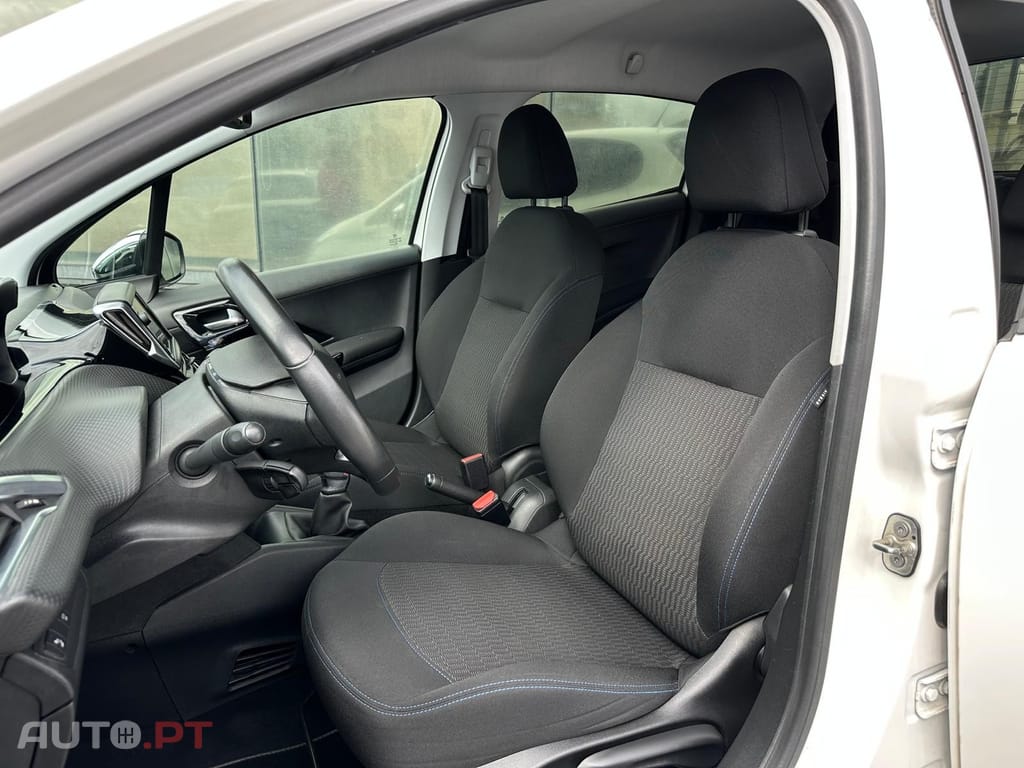 Peugeot 208 1.2 PureTech Signature