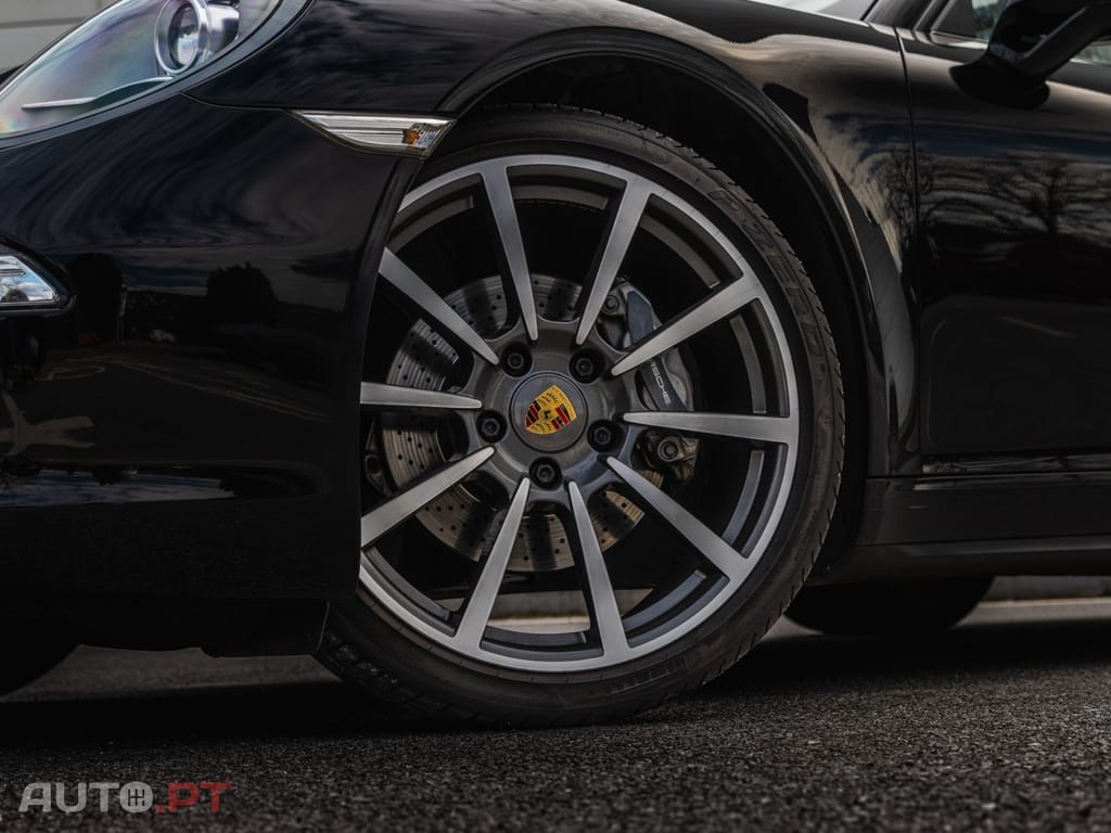 Porsche 911 Carrera 4 Cabriolet PDK Black Edition