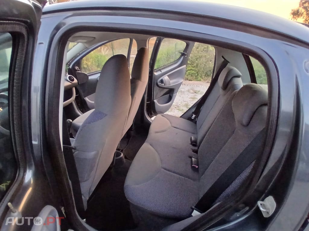 Peugeot 107 1.0 versão Motor Toyota