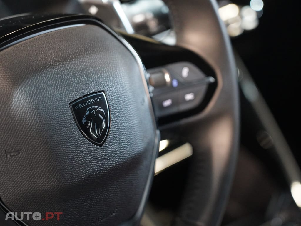 Peugeot 2008 1.2 Hybrid Allure e-DCS6