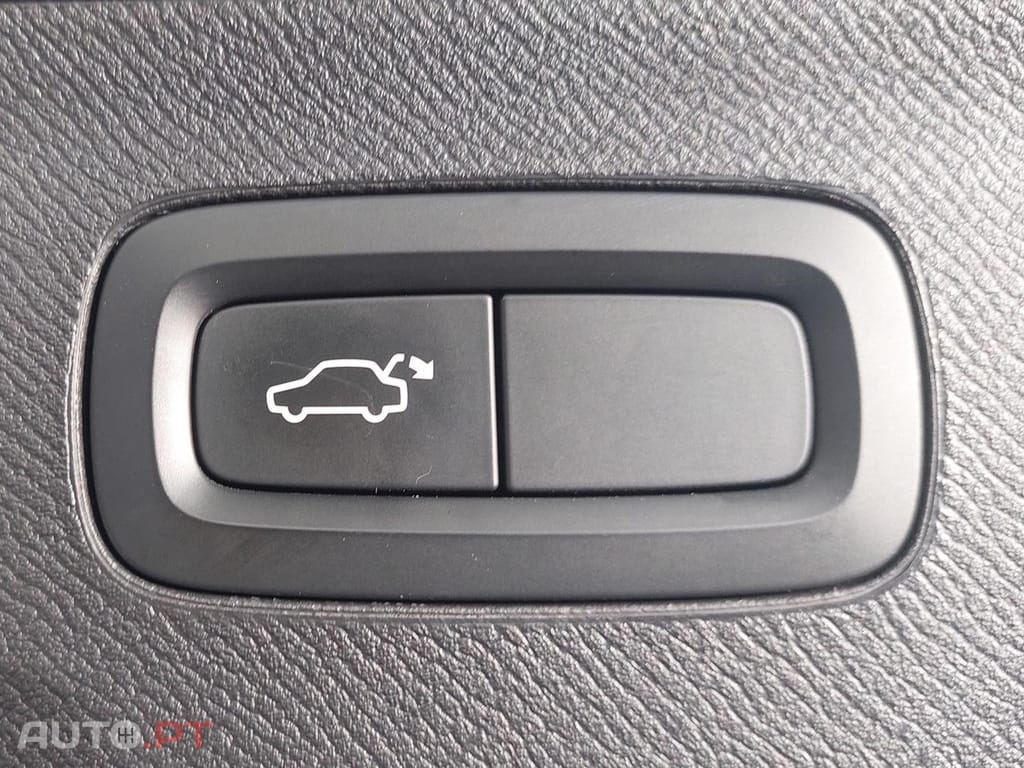 Volvo XC90 2.0 T8 PHEV Momentum Plus AWD