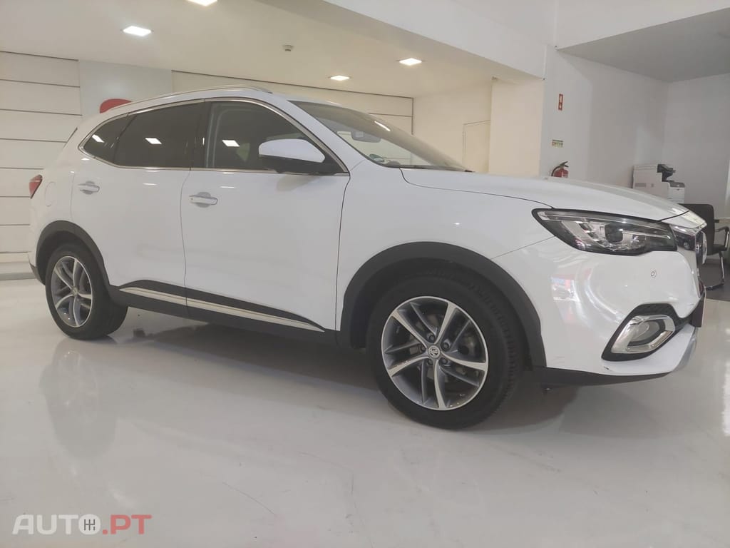 MG EHS PHEV Luxury