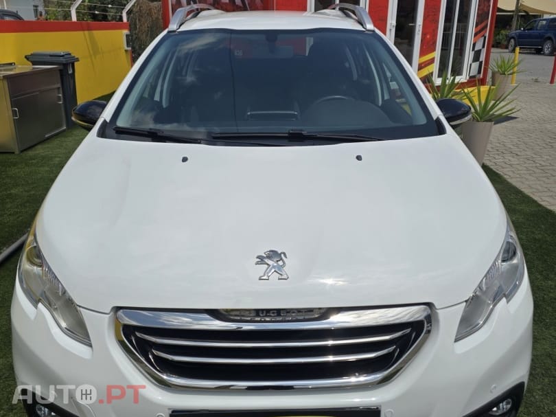 Peugeot 2008 1.2 PureTech Allure — fotografia 3