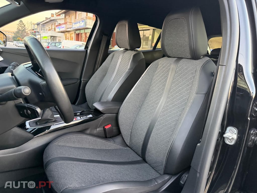 Peugeot 2008 1.2 PureTech Allure