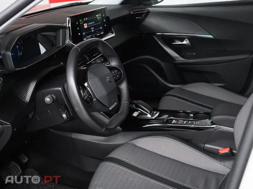 Peugeot E-2008 50 kWh Allure Pack