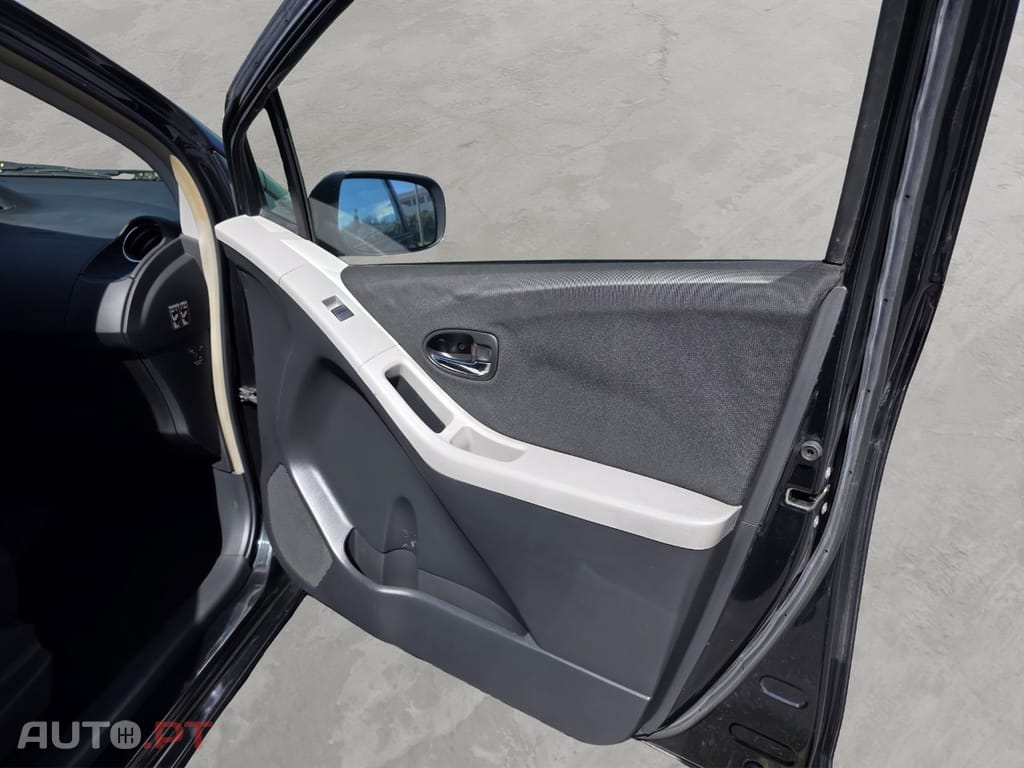 Toyota Yaris 1.4 D-4D — fotografia 10