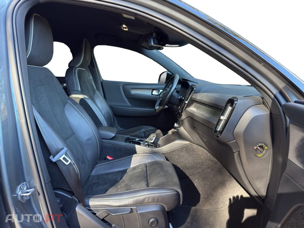 Volvo XC40 2.0 T4 R-Design