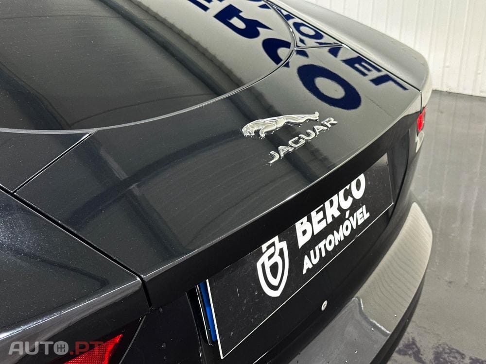 Jaguar F-Type P300 Aut. R-Dynamic Black