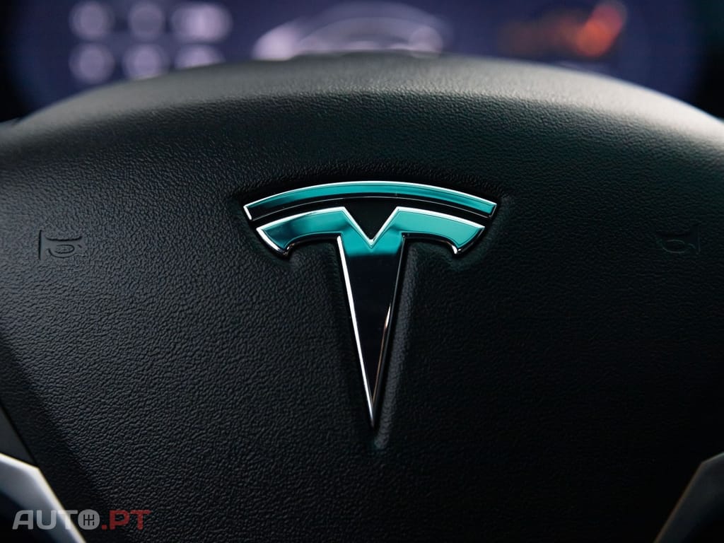 Tesla Model X 75