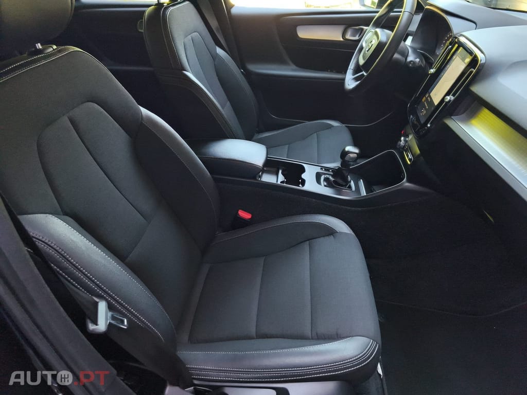 Volvo XC40 2.0 D3 Momentum Plus