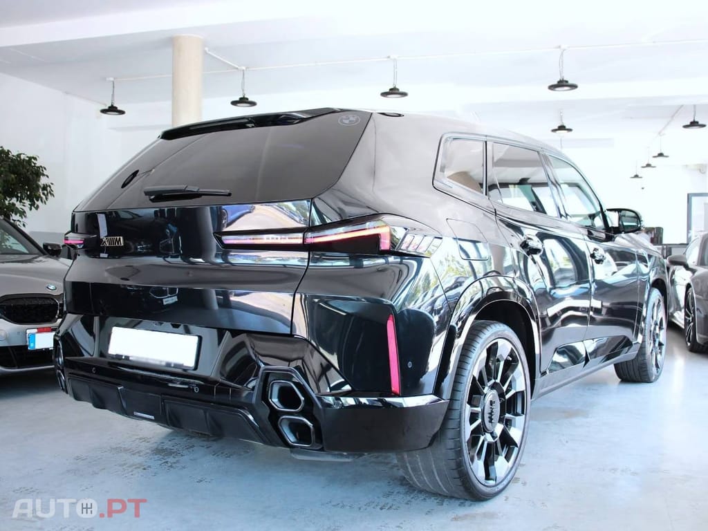 BMW XM BASE