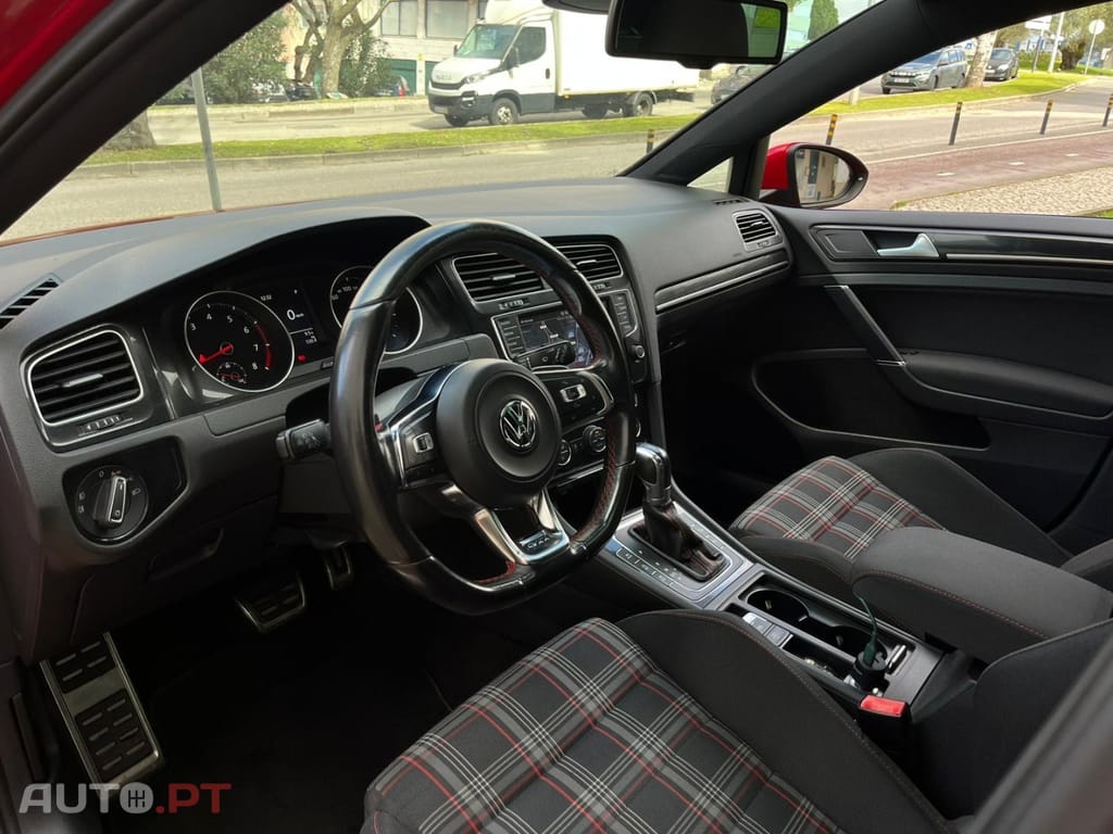 Volkswagen Golf 2.0 TSI GTI DSG