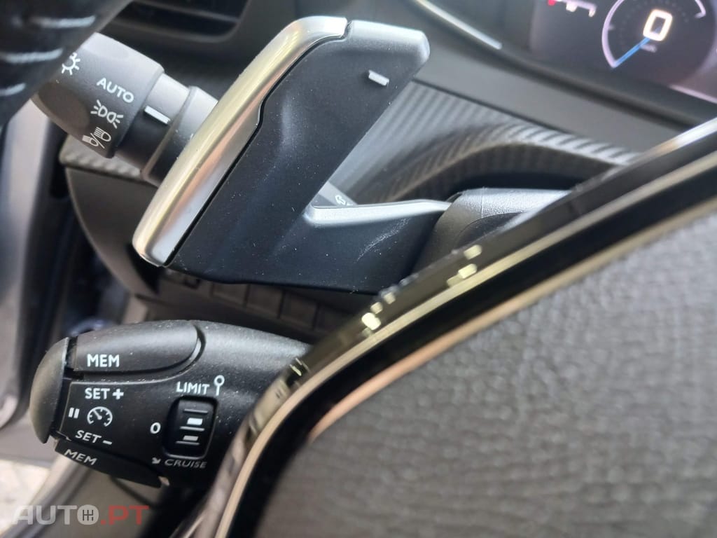 Peugeot 208 1.2 Hybrid Allure e-DCS6