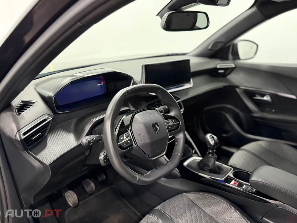 Peugeot 2008 1.2 PureTech Allure