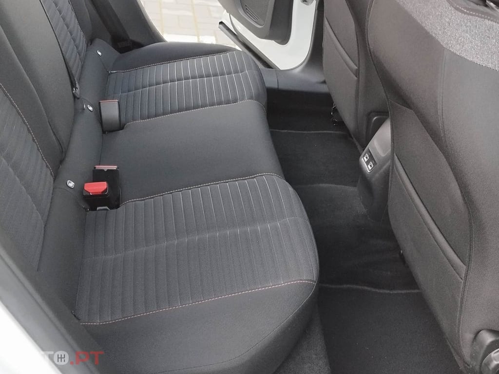 Peugeot E-2008 50 kWh Allure Pack