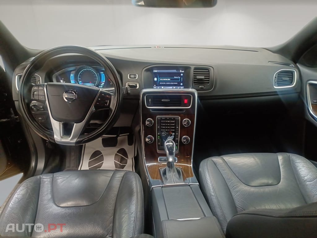 Volvo V60 2.4 D6 Momentum AWD Phev