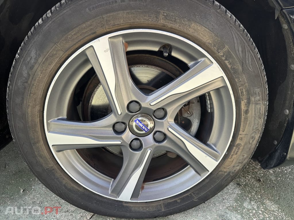 Volvo V40 2.0 D4 R-Design