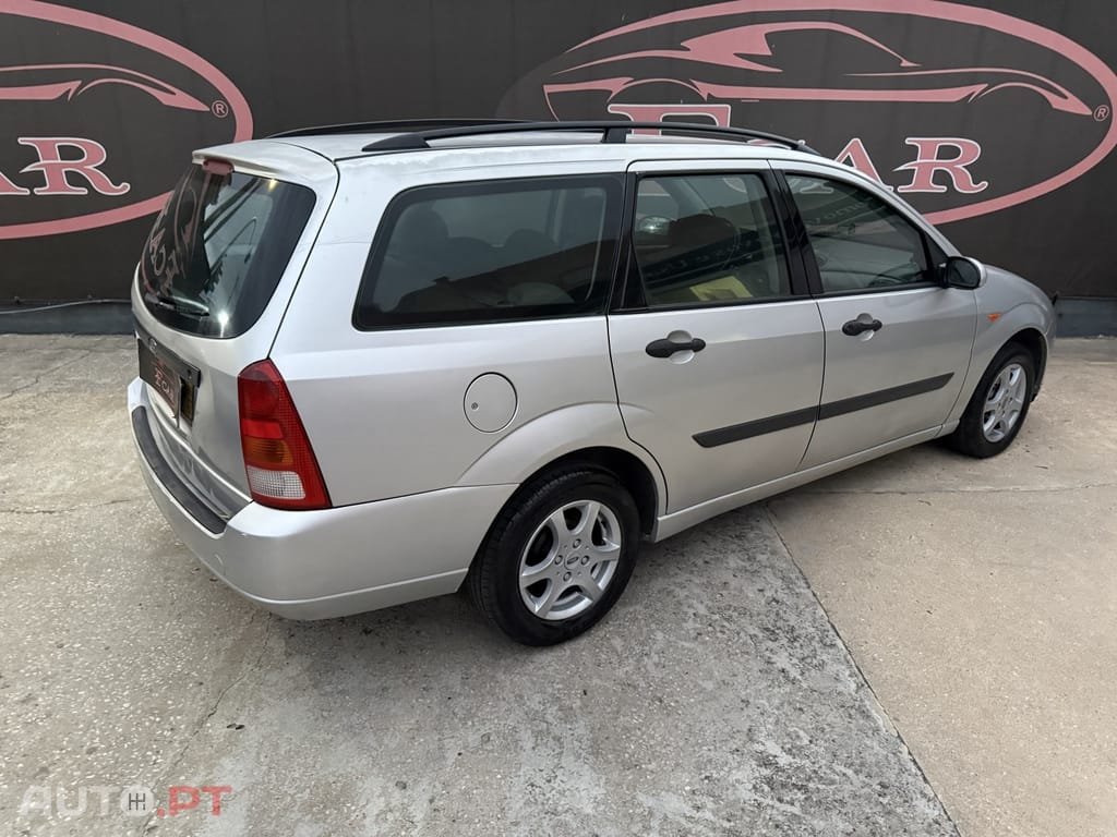 Ford Focus SW 1.4 Comfort — fotografia 21