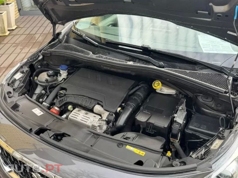 Peugeot 2008 1.2 PureTech Crossway