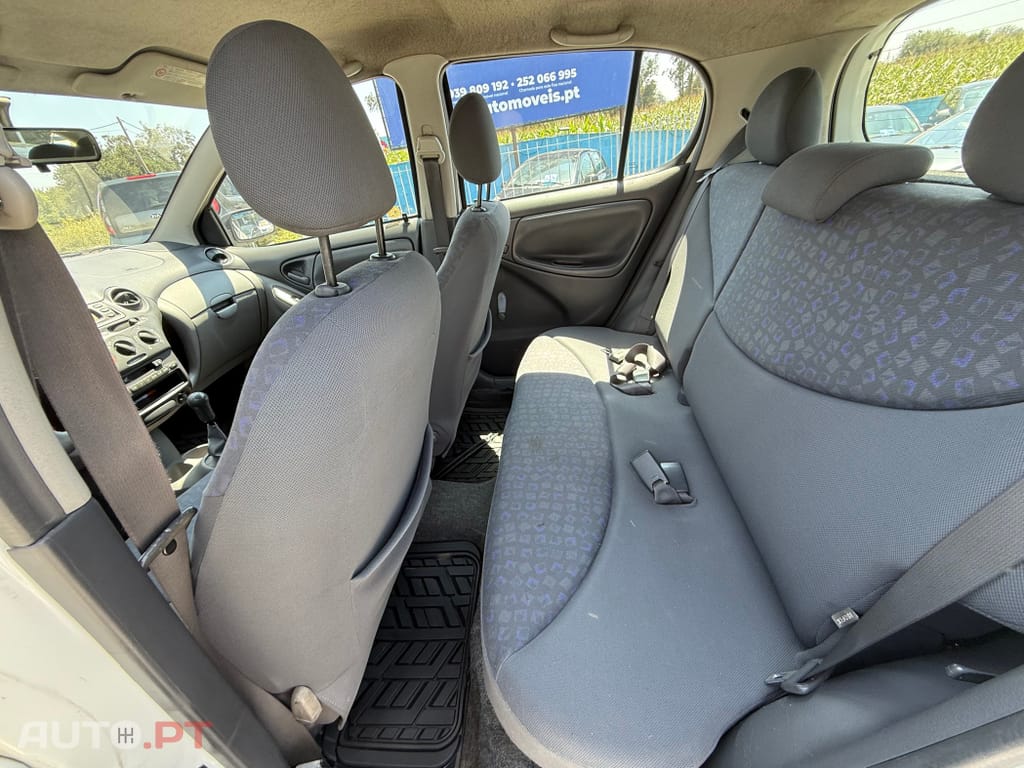 Toyota Yaris 1.0 Sol AC