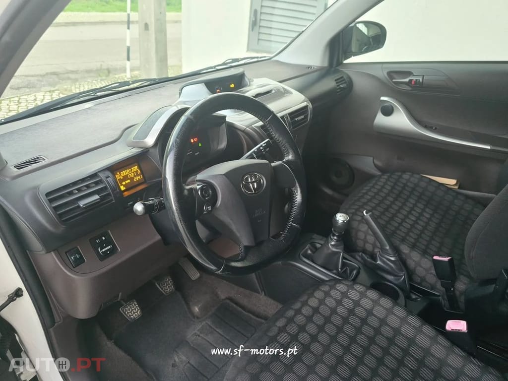Toyota iQ 1.0 VVT-i 2 EP
