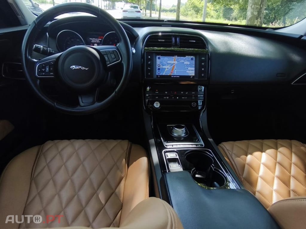 Jaguar XE 2.0 D Portfolio Aut.