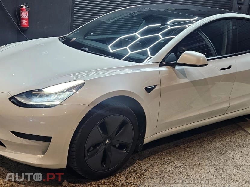 Tesla Model 3 Standard Range Plus RWD