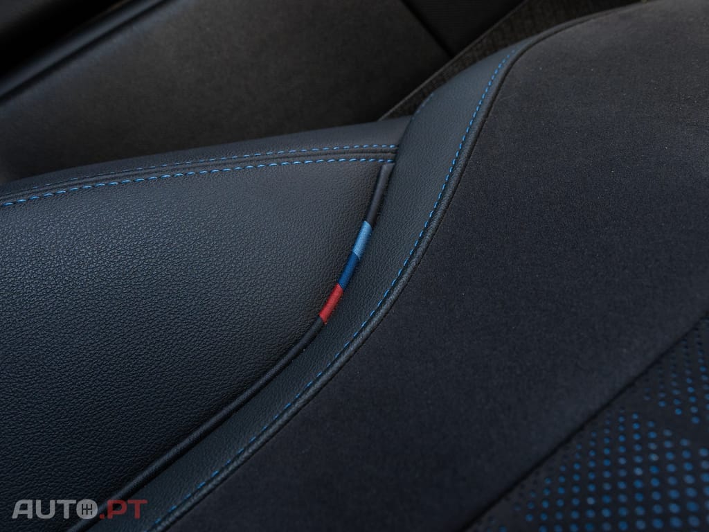 BMW 320 e Pack Desportivo M Auto — fotografia 25