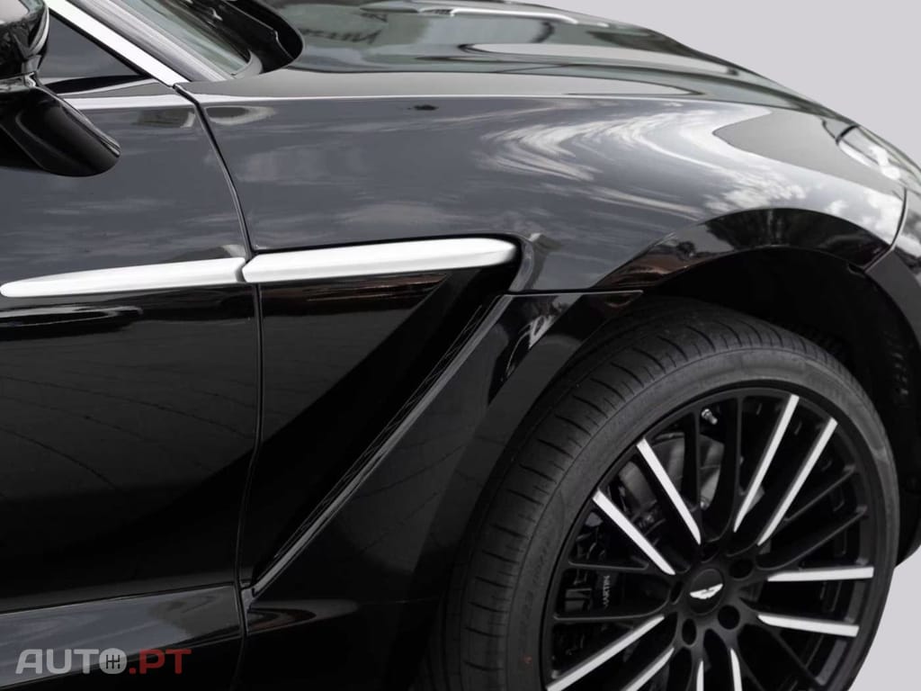 Aston Martin DBX V8