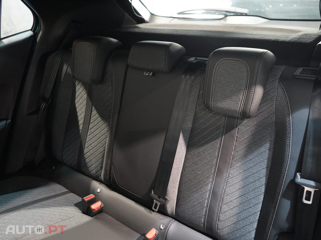Peugeot 2008 1.2 PureTech Allure