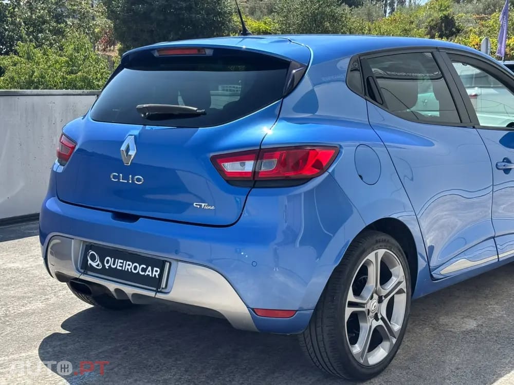 Renault Clio Outro