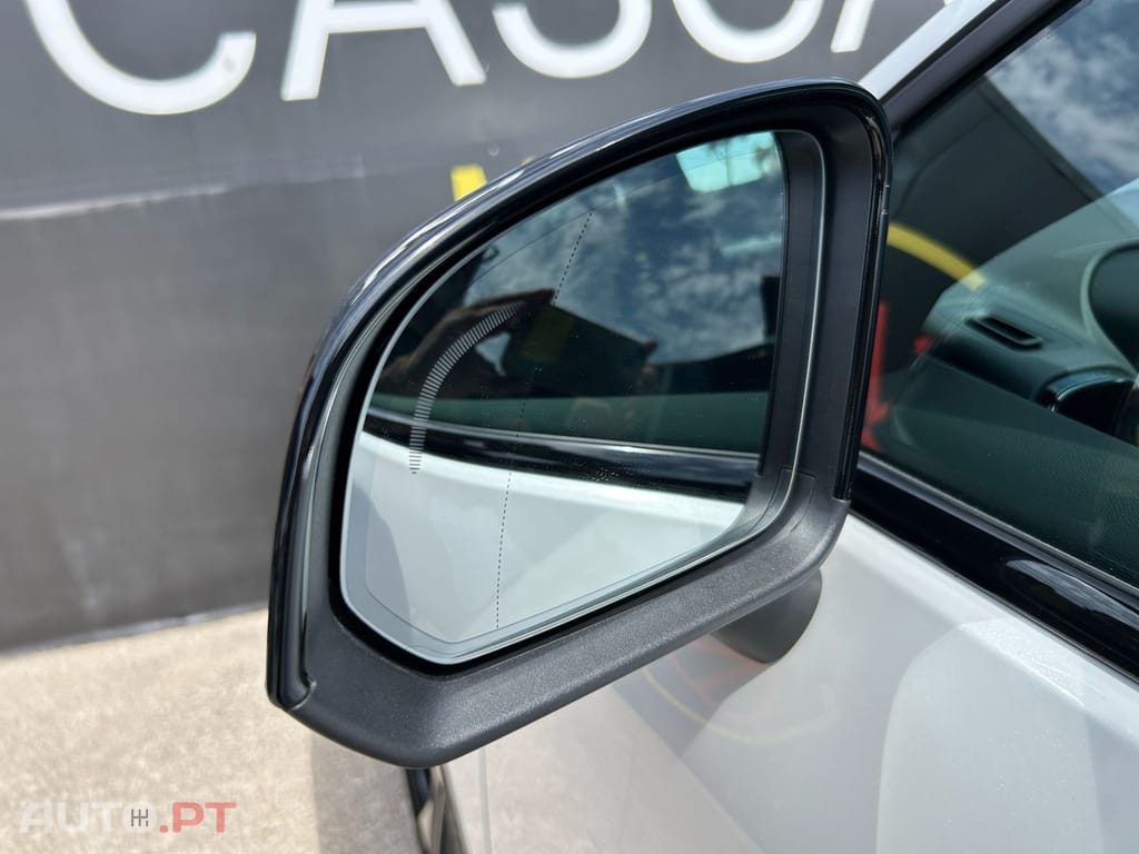 Volvo XC40 2.0 B3 Plus Dark