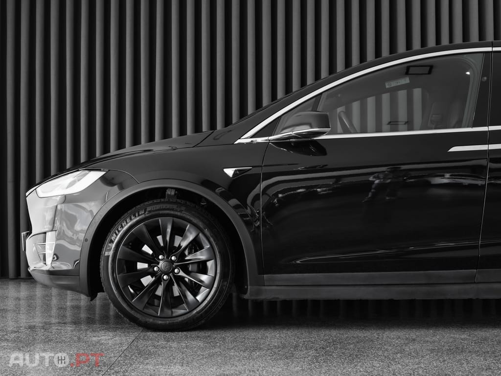 Tesla Model X 75D