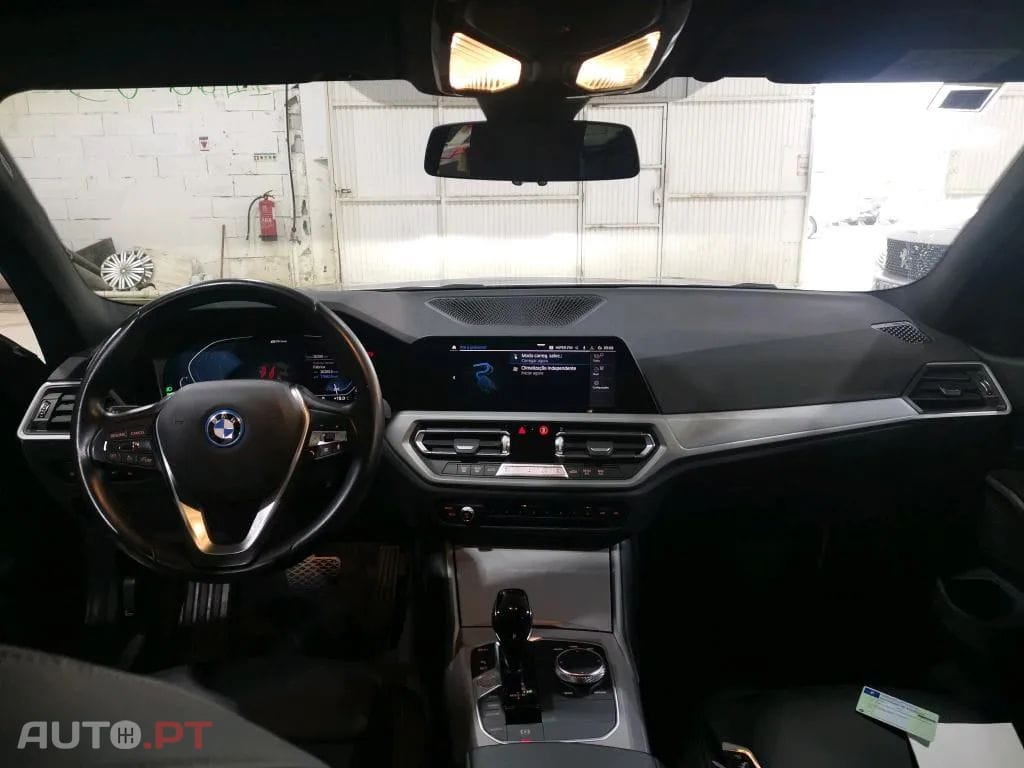 BMW 320 e Touring Corporate Edition Auto