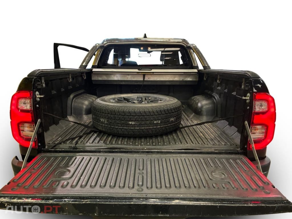 Toyota Hilux 2.8 D-4D 4WD Invincible