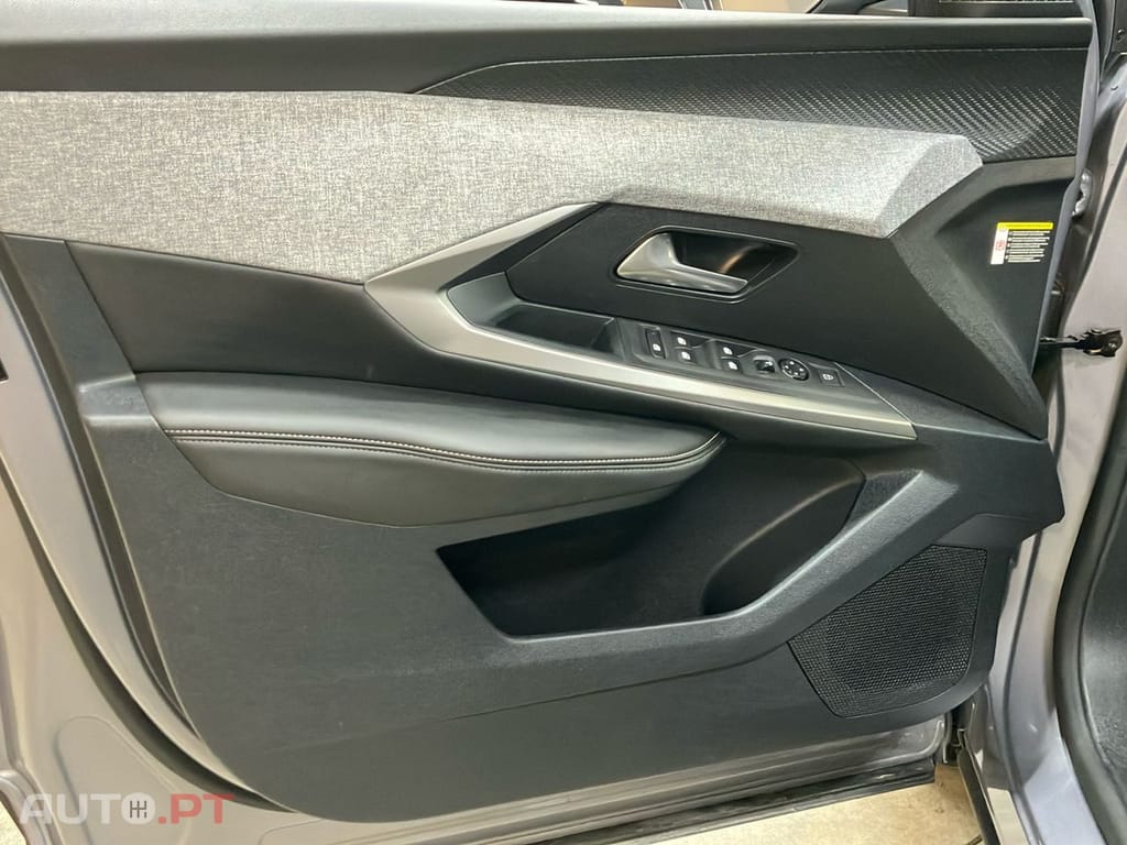 Peugeot 3008 1.2 Hybrid Allure e-DCS6