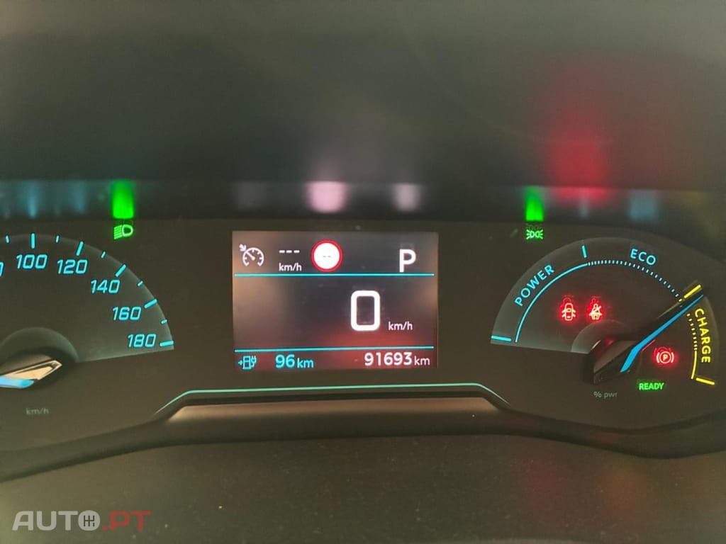 Peugeot E-2008 Active Pack