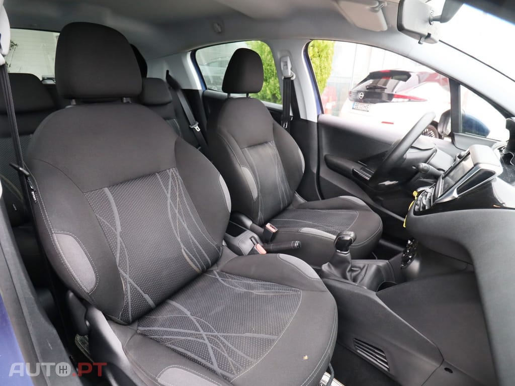 Peugeot 208 1.4 HDi Active — fotografia 10