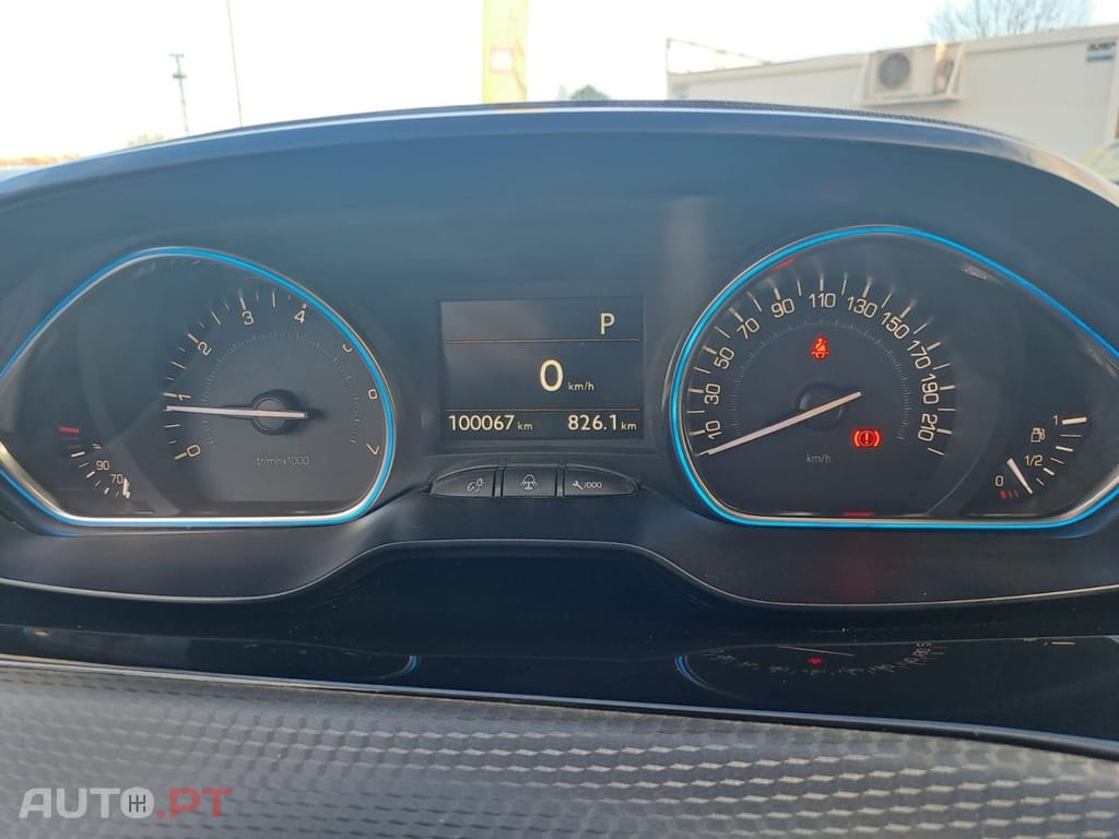 Peugeot 2008 1.2 PureTech Allure EAT6