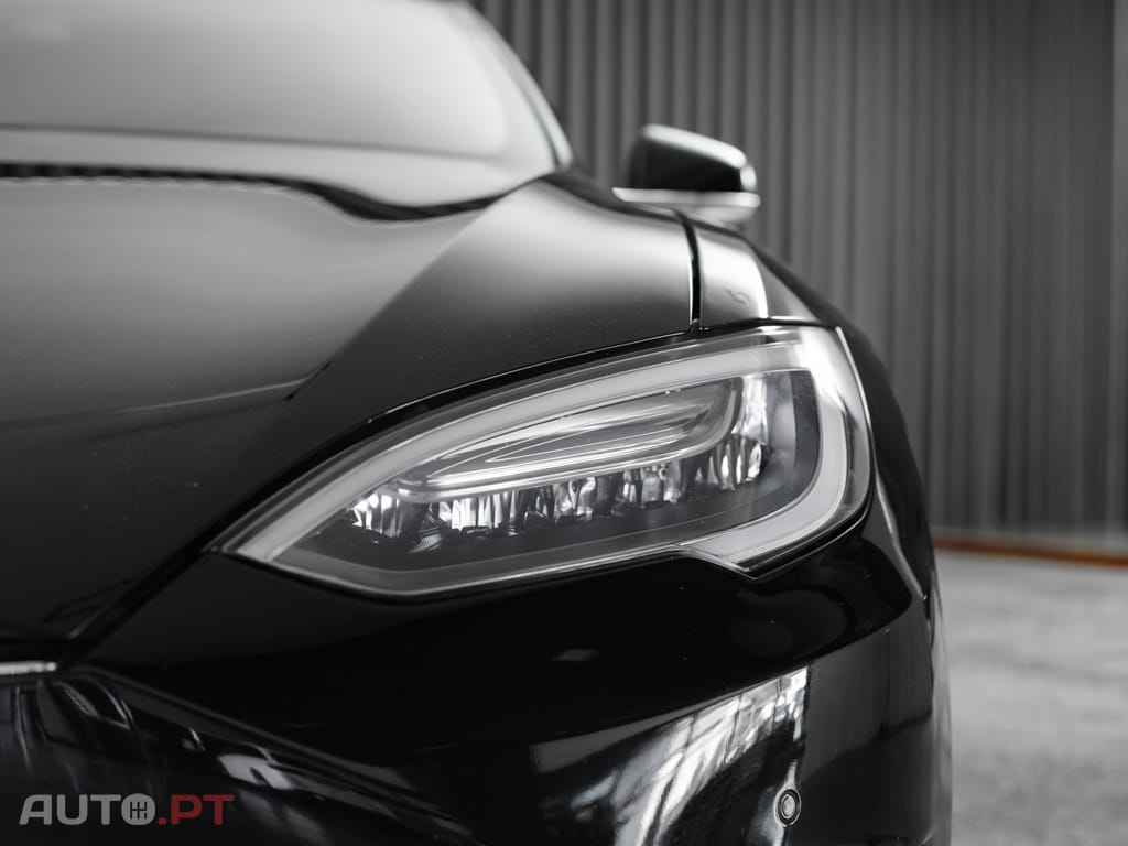 Tesla Model S 75
