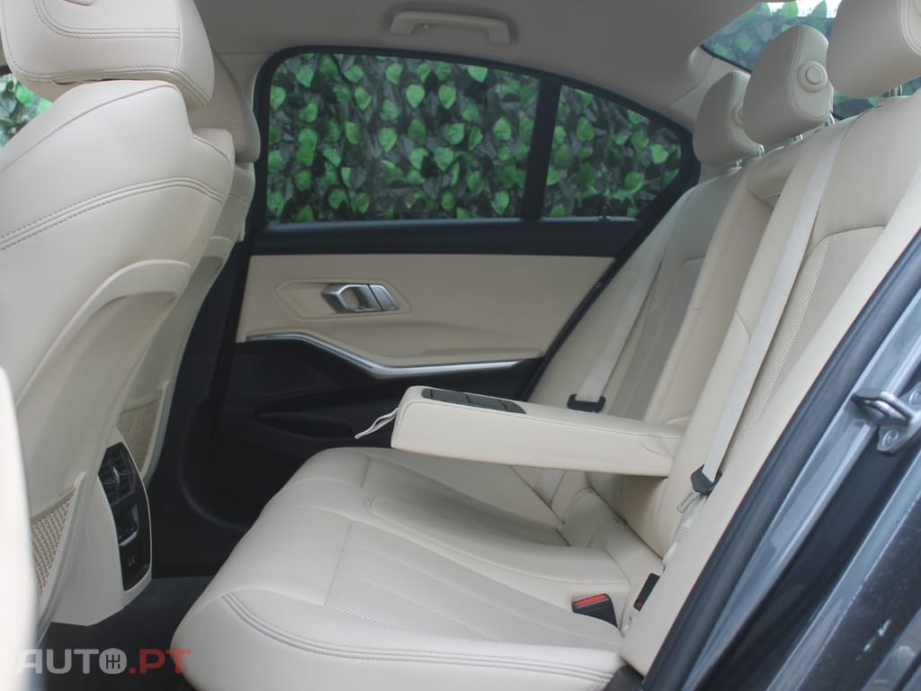 BMW 320 e Line Sport Auto