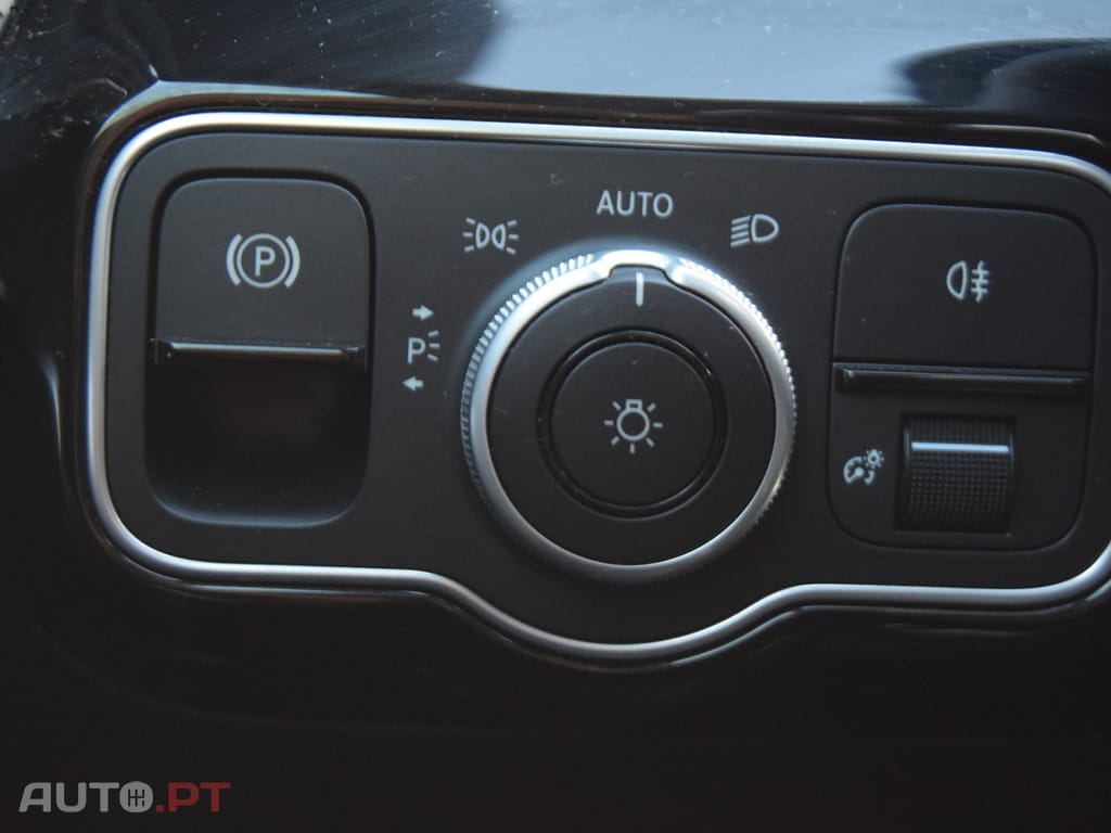 Mercedes-Benz A 250 e AMG Line