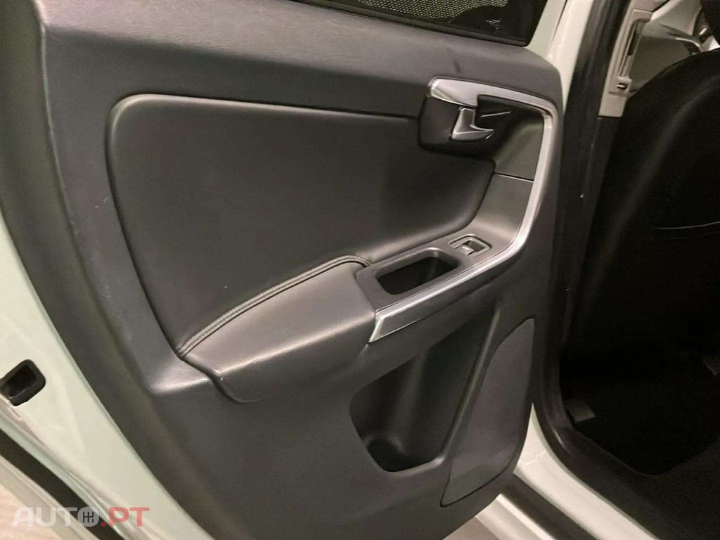 Volvo XC60 2.0 D4 Momentum Plus Geartronic