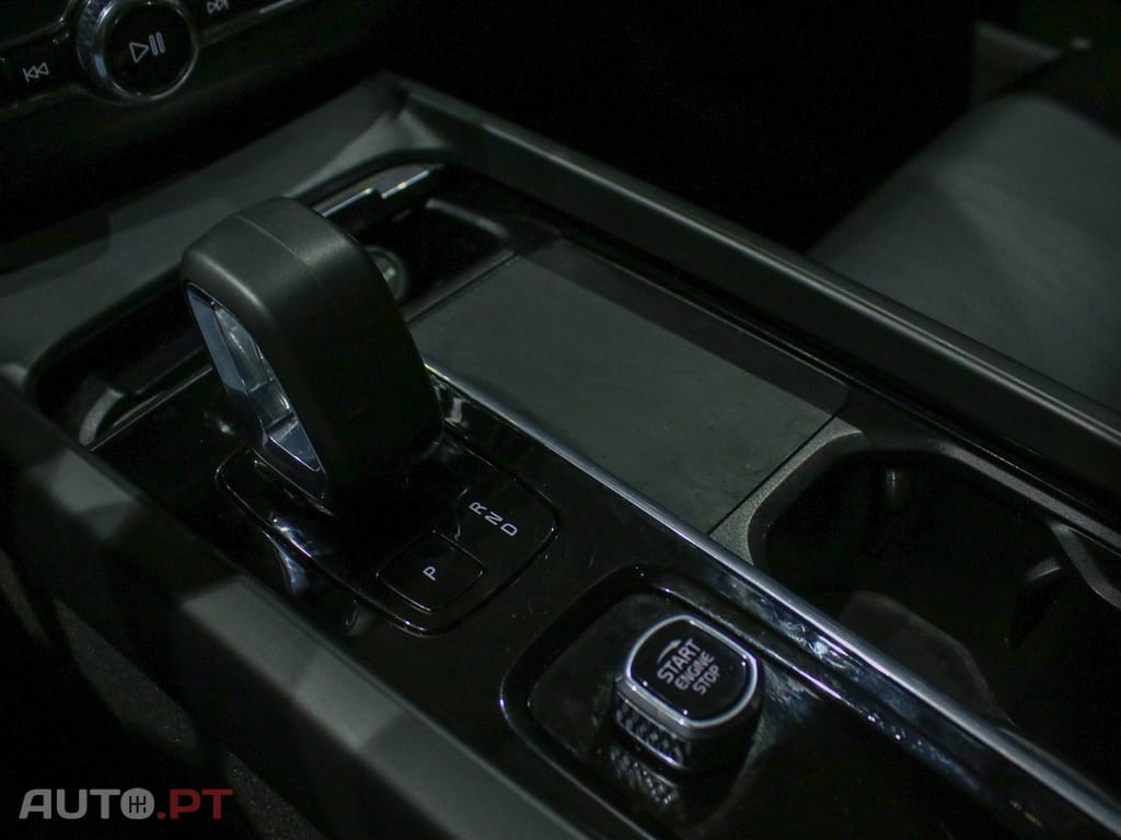 Volvo XC60 2.0 T6 PHEV Plus Dark AWD