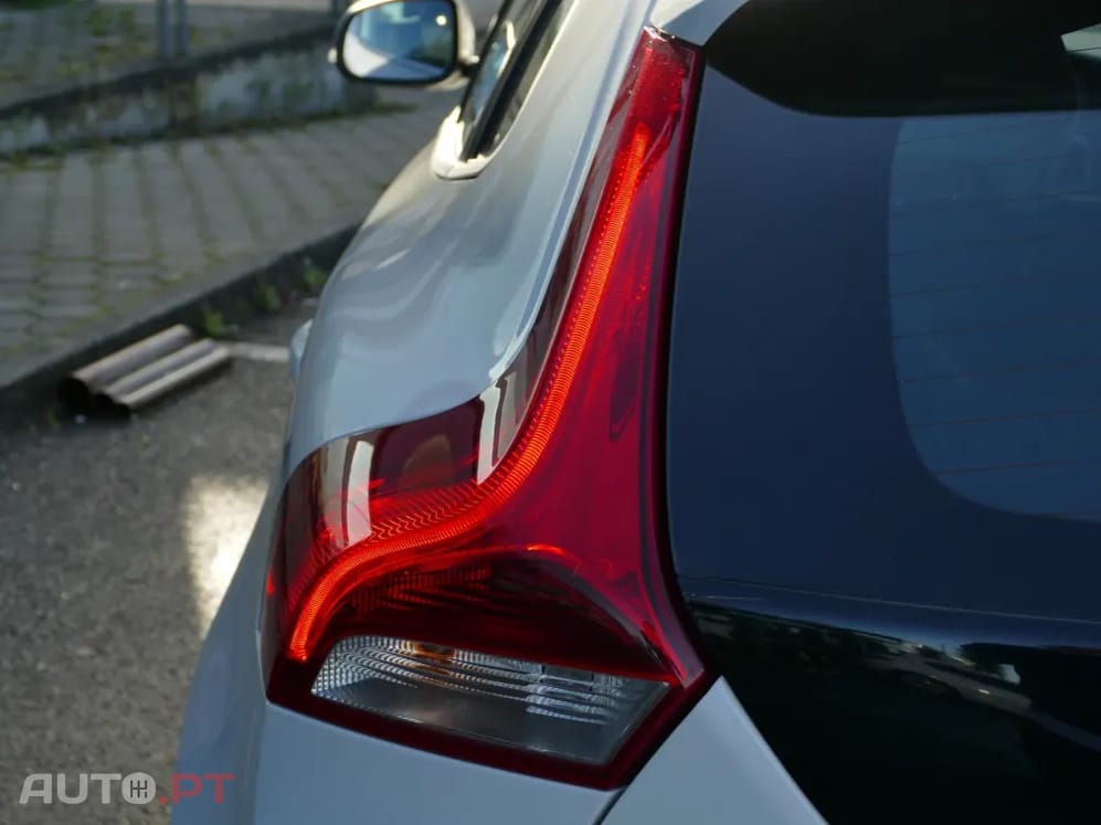 Volvo V40 2.0 D2 R-Design