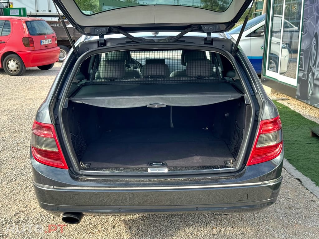 Mercedes-Benz C 220 CDi Avangarde W204- Garantia Incluída - Modelo d