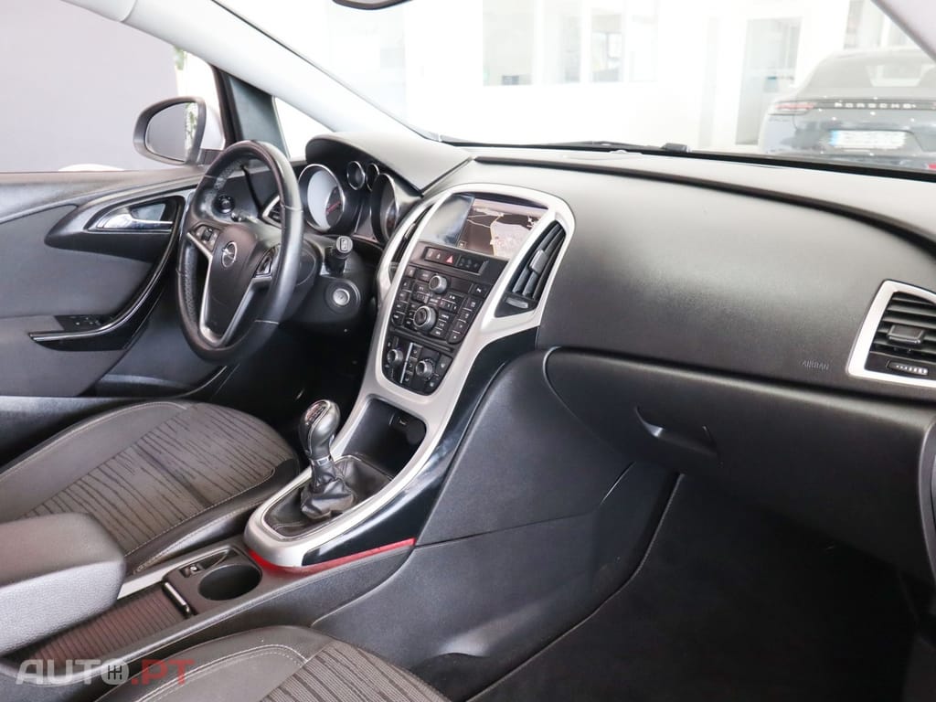 Opel Astra 1.6 CDTi Cosmo S/S J18