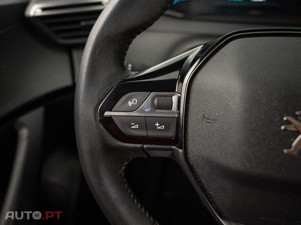 Peugeot E-2008 50 kWh Active Pack