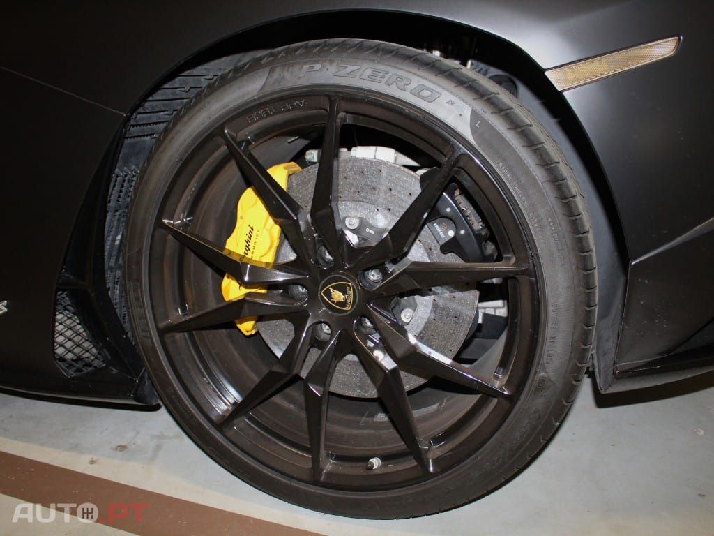 Lamborghini Aventador 6.5 V12 LP740-4 S